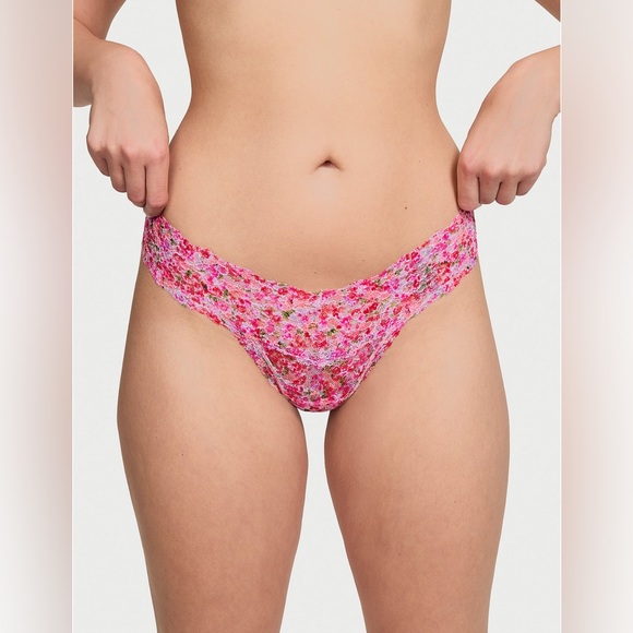 NWT Victoria’s Secret Lace Thong Panty Delicate Violet Ditsy Floral Size Small - Picture 1 of 7